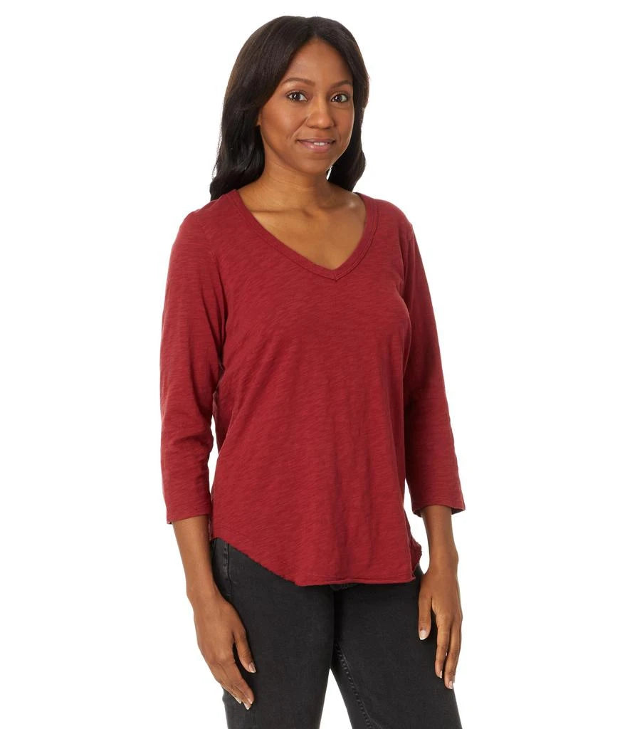 3/4 Sleeve V-Neck Tee w/ Curve Hem